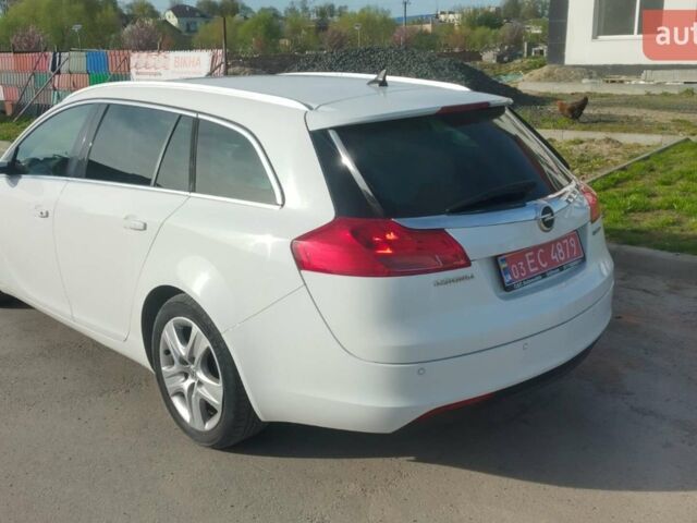 Білий Опель Інсігнія, об'ємом двигуна 2 л та пробігом 302 тис. км за 8000 $, фото 4 на Automoto.ua