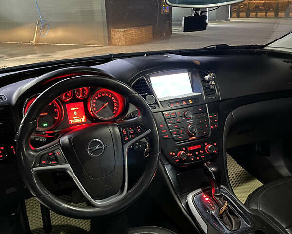 Білий Опель Інсігнія, об'ємом двигуна 1.96 л та пробігом 300 тис. км за 8000 $, фото 29 на Automoto.ua