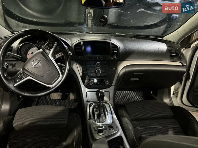 Белый Опель Инсигния, объемом двигателя 1.96 л и пробегом 295 тыс. км за 6450 $, фото 11 на Automoto.ua