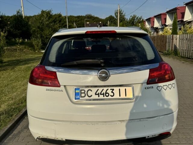 Білий Опель Інсігнія, об'ємом двигуна 2 л та пробігом 272 тис. км за 6900 $, фото 2 на Automoto.ua