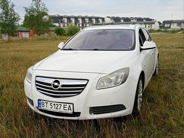 Белый Опель Инсигния, объемом двигателя 2 л и пробегом 245 тыс. км за 6800 $, фото 2 на Automoto.ua