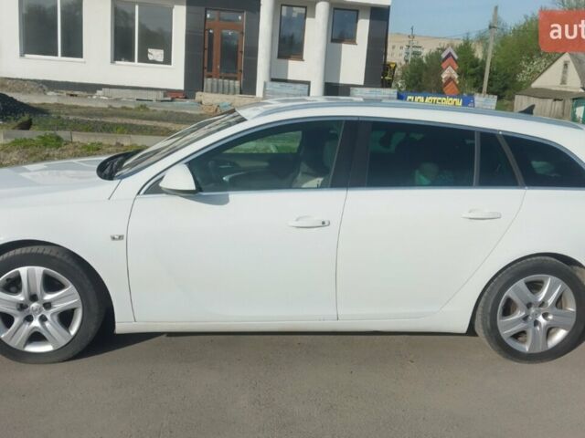 Білий Опель Інсігнія, об'ємом двигуна 2 л та пробігом 302 тис. км за 8000 $, фото 1 на Automoto.ua
