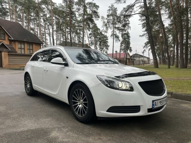 Белый Опель Инсигния, объемом двигателя 2.8 л и пробегом 265 тыс. км за 6500 $, фото 3 на Automoto.ua