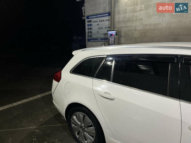 Белый Опель Инсигния, объемом двигателя 1.96 л и пробегом 295 тыс. км за 6450 $, фото 2 на Automoto.ua