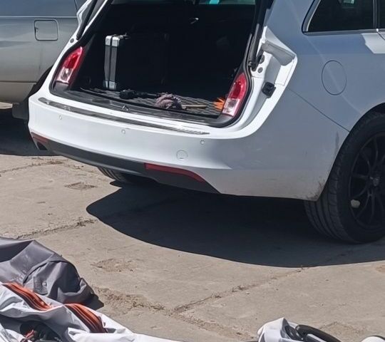 Белый Опель Инсигния, объемом двигателя 2 л и пробегом 260 тыс. км за 8500 $, фото 3 на Automoto.ua