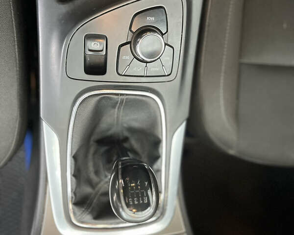 Белый Опель Инсигния, объемом двигателя 1.96 л и пробегом 235 тыс. км за 6450 $, фото 18 на Automoto.ua