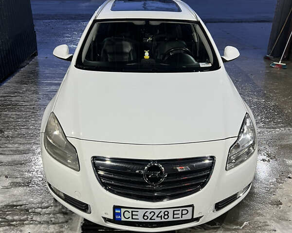 Білий Опель Інсігнія, об'ємом двигуна 2 л та пробігом 263 тис. км за 7700 $, фото 2 на Automoto.ua