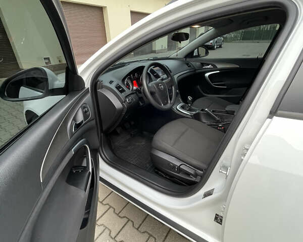 Белый Опель Инсигния, объемом двигателя 1.96 л и пробегом 260 тыс. км за 7700 $, фото 18 на Automoto.ua