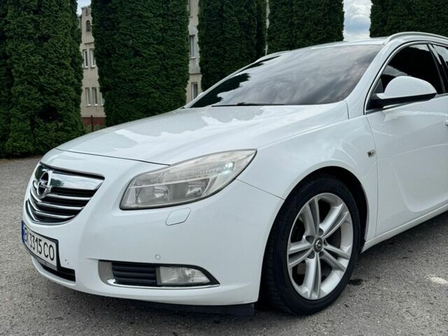 Белый Опель Инсигния, объемом двигателя 2 л и пробегом 271 тыс. км за 6500 $, фото 2 на Automoto.ua