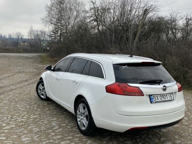 Белый Опель Инсигния, объемом двигателя 2 л и пробегом 222 тыс. км за 8200 $, фото 3 на Automoto.ua