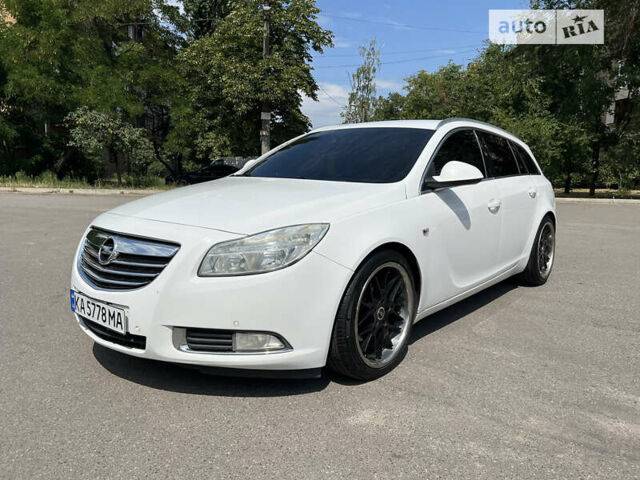 Білий Опель Інсігнія, об'ємом двигуна 1.96 л та пробігом 235 тис. км за 8700 $, фото 1 на Automoto.ua