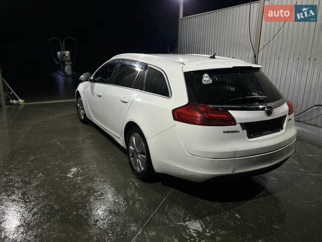 Белый Опель Инсигния, объемом двигателя 1.96 л и пробегом 295 тыс. км за 6450 $, фото 4 на Automoto.ua