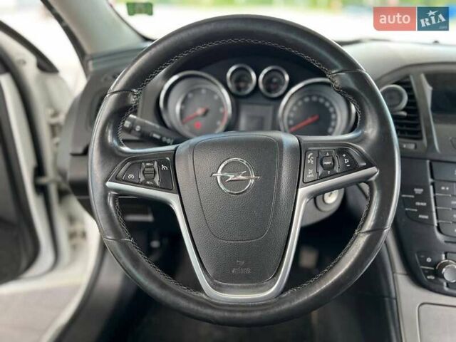 Білий Опель Інсігнія, об'ємом двигуна 2 л та пробігом 290 тис. км за 7900 $, фото 11 на Automoto.ua