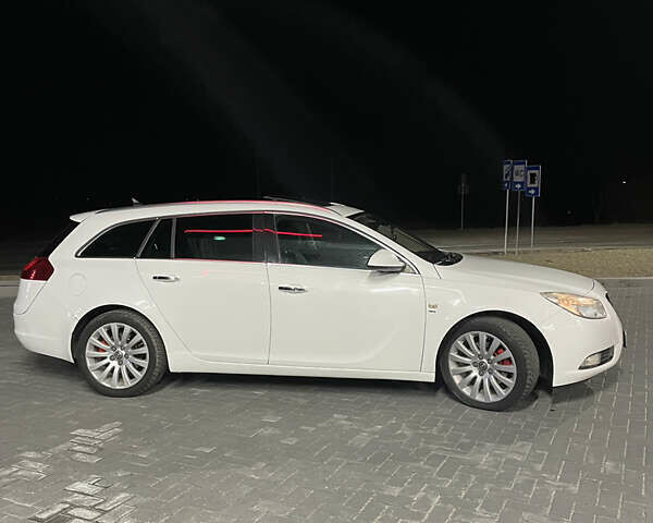 Білий Опель Інсігнія, об'ємом двигуна 1.96 л та пробігом 300 тис. км за 8000 $, фото 16 на Automoto.ua