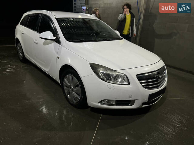 Белый Опель Инсигния, объемом двигателя 1.96 л и пробегом 295 тыс. км за 6450 $, фото 1 на Automoto.ua