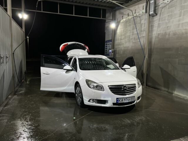 Белый Опель Инсигния, объемом двигателя 2 л и пробегом 325 тыс. км за 6599 $, фото 2 на Automoto.ua