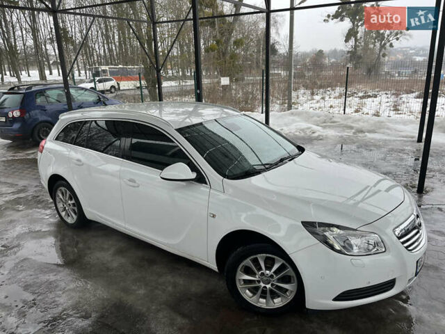 Белый Опель Инсигния, объемом двигателя 1.96 л и пробегом 235 тыс. км за 6450 $, фото 5 на Automoto.ua