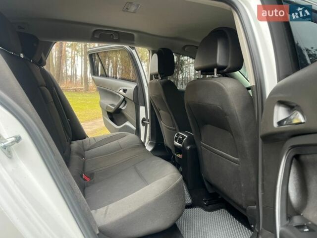 Білий Опель Інсігнія, об'ємом двигуна 2.8 л та пробігом 265 тис. км за 6500 $, фото 33 на Automoto.ua