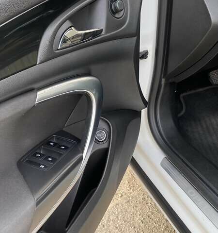 Белый Опель Инсигния, объемом двигателя 1.96 л и пробегом 274 тыс. км за 10200 $, фото 15 на Automoto.ua