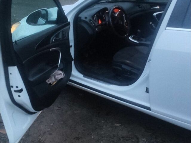 Белый Опель Инсигния, объемом двигателя 2 л и пробегом 320 тыс. км за 7000 $, фото 6 на Automoto.ua