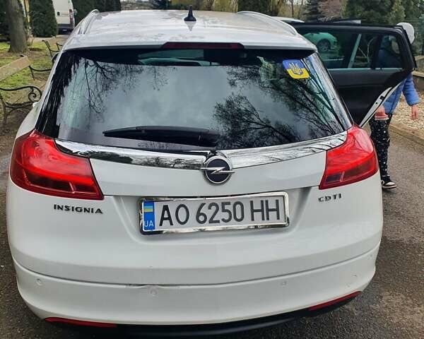 Опель Інсігнія 2012 у Мукачеве на Automoto.ua Білий Опель Інсігнія, об'ємом двигуна 2 л та пробігом 217 тис. км за 9400 $, фото 1 на Automoto.ua
