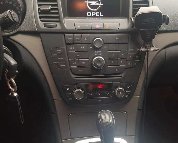 Білий Опель Інсігнія, об'ємом двигуна 1.96 л та пробігом 300 тис. км за 9700 $, фото 4 на Automoto.ua