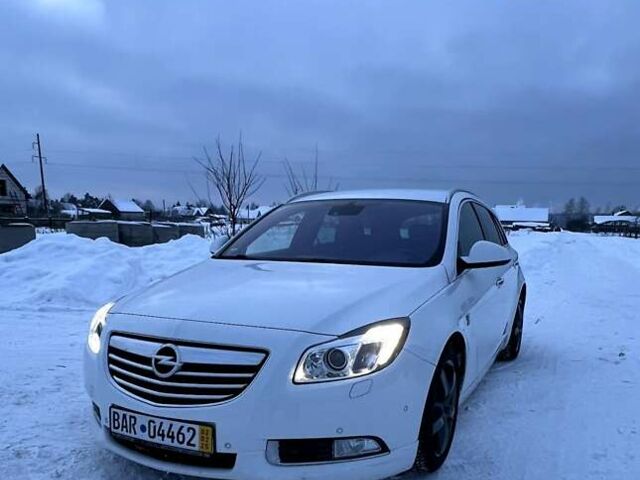 Белый Опель Инсигния, объемом двигателя 1.96 л и пробегом 326 тыс. км за 7600 $, фото 2 на Automoto.ua