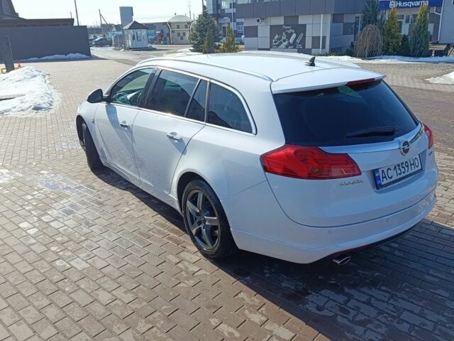 Білий Опель Інсігнія, об'ємом двигуна 0 л та пробігом 328 тис. км за 8100 $, фото 4 на Automoto.ua