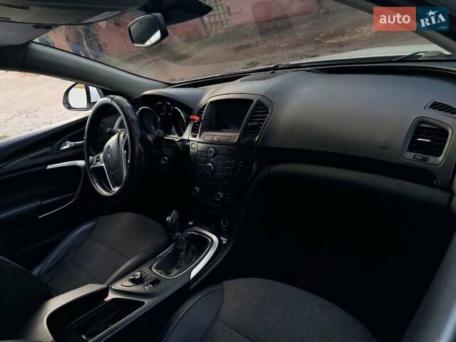 Опель Инсигния 2012 в Кривом Роге на Automoto.ua Белый Опель Инсигния, объемом двигателя 1.96 л и пробегом 317 тыс. км за 8100 $, фото 11 на Automoto.ua