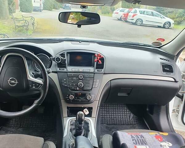 Опель Інсігнія 2012 у Мукачеве на Automoto.ua Білий Опель Інсігнія, об'ємом двигуна 2 л та пробігом 217 тис. км за 9400 $, фото 11 на Automoto.ua