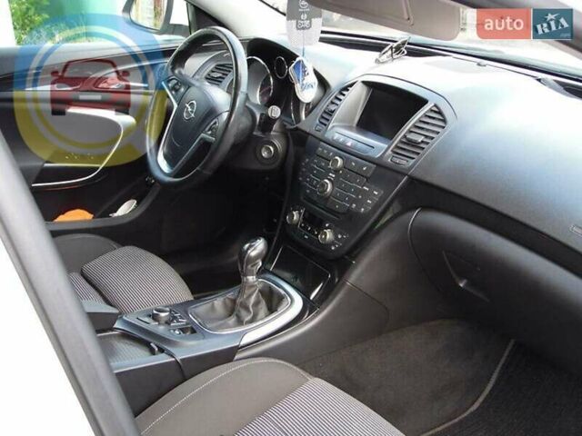Білий Опель Інсігнія, об'ємом двигуна 1.96 л та пробігом 270 тис. км за 7700 $, фото 5 на Automoto.ua