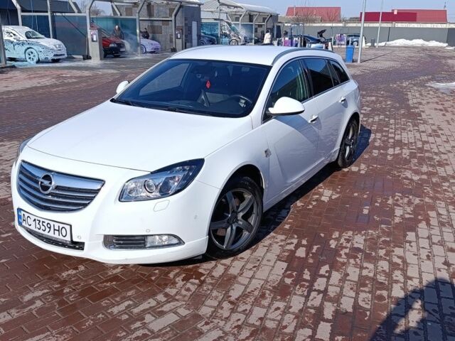 Білий Опель Інсігнія, об'ємом двигуна 0 л та пробігом 328 тис. км за 8100 $, фото 1 на Automoto.ua