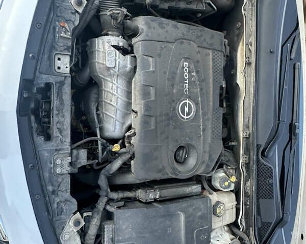 Белый Опель Инсигния, объемом двигателя 1.96 л и пробегом 265 тыс. км за 8000 $, фото 6 на Automoto.ua