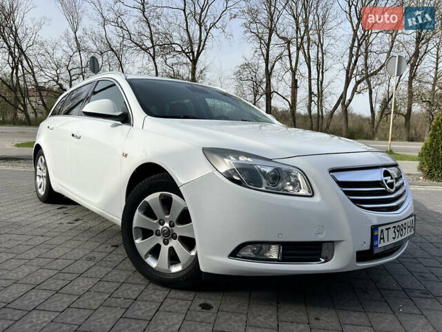 Білий Опель Інсігнія, об'ємом двигуна 1.96 л та пробігом 141 тис. км за 9800 $, фото 21 на Automoto.ua