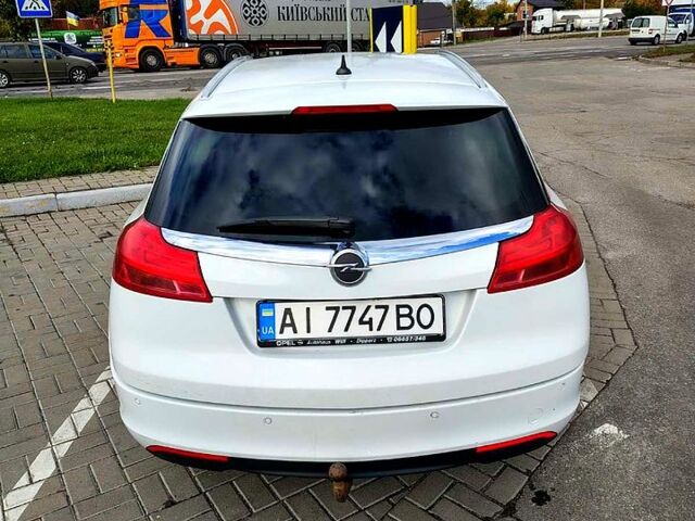 Белый Опель Инсигния, объемом двигателя 2 л и пробегом 290 тыс. км за 7900 $, фото 3 на Automoto.ua