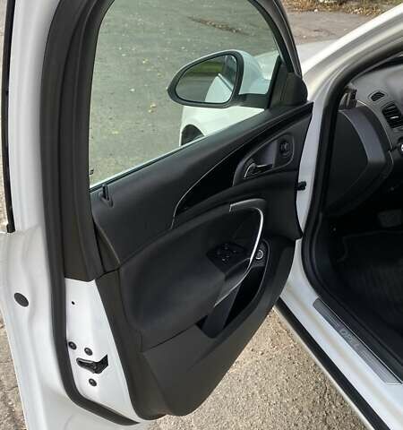 Белый Опель Инсигния, объемом двигателя 1.96 л и пробегом 274 тыс. км за 10200 $, фото 14 на Automoto.ua