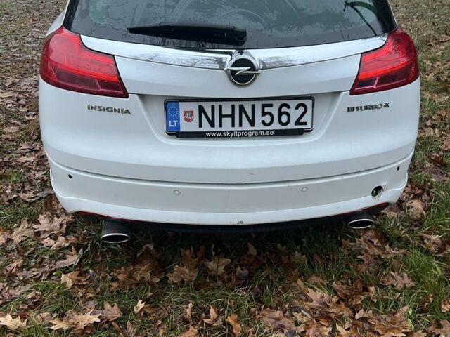 Білий Опель Інсігнія, об'ємом двигуна 0 л та пробігом 251 тис. км за 6449 $, фото 3 на Automoto.ua