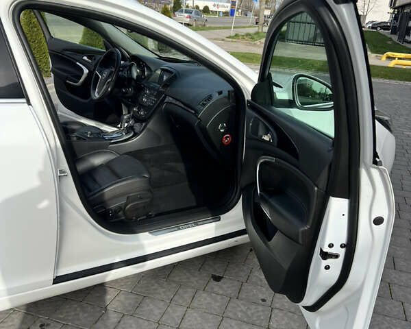 Білий Опель Інсігнія, об'ємом двигуна 1.96 л та пробігом 141 тис. км за 9800 $, фото 32 на Automoto.ua