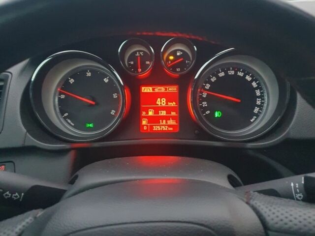 Білий Опель Інсігнія, об'ємом двигуна 2 л та пробігом 325 тис. км за 7600 $, фото 9 на Automoto.ua