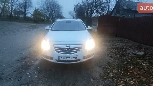 Білий Опель Інсігнія, об'ємом двигуна 1.96 л та пробігом 318 тис. км за 7000 $, фото 5 на Automoto.ua
