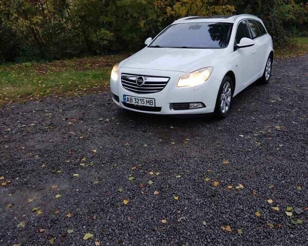 Білий Опель Інсігнія, об'ємом двигуна 1.96 л та пробігом 318 тис. км за 7000 $, фото 4 на Automoto.ua