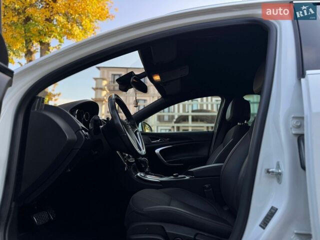 Белый Опель Инсигния, объемом двигателя 2 л и пробегом 130 тыс. км за 9300 $, фото 6 на Automoto.ua