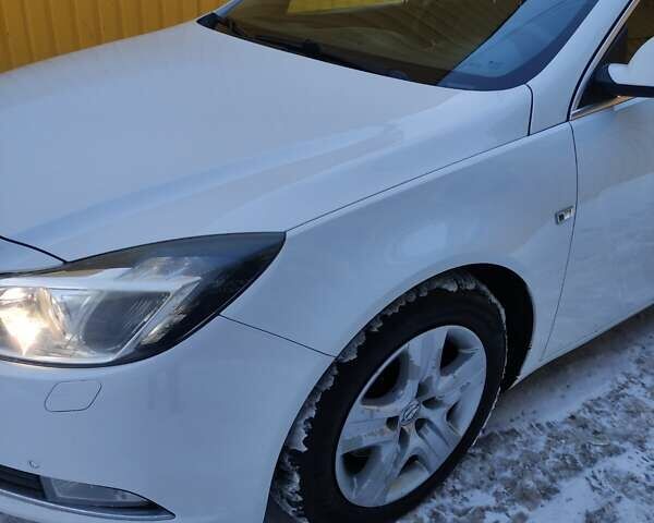 Белый Опель Инсигния, объемом двигателя 1.96 л и пробегом 302 тыс. км за 9500 $, фото 2 на Automoto.ua