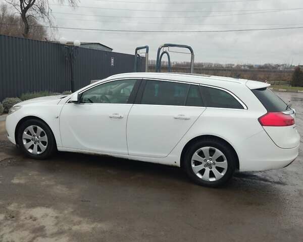 Белый Опель Инсигния, объемом двигателя 1.96 л и пробегом 324 тыс. км за 6600 $, фото 4 на Automoto.ua