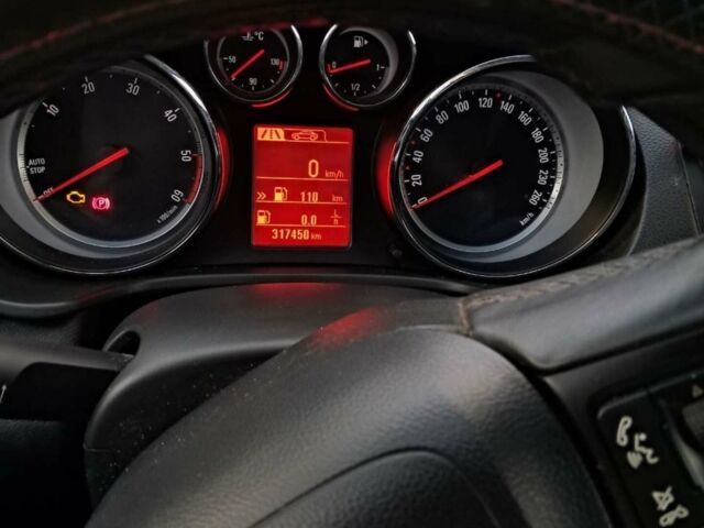 Белый Опель Инсигния, объемом двигателя 1.96 л и пробегом 317 тыс. км за 8100 $, фото 1 на Automoto.ua