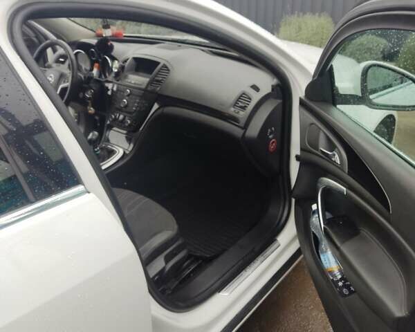 Белый Опель Инсигния, объемом двигателя 1.96 л и пробегом 324 тыс. км за 6600 $, фото 8 на Automoto.ua