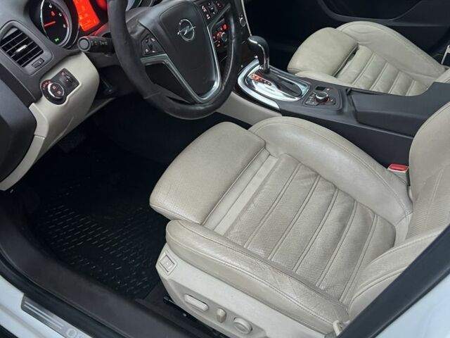 Білий Опель Інсігнія, об'ємом двигуна 0 л та пробігом 251 тис. км за 6449 $, фото 12 на Automoto.ua