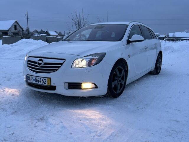 Белый Опель Инсигния, объемом двигателя 2 л и пробегом 326 тыс. км за 7600 $, фото 2 на Automoto.ua