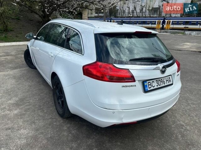 Білий Опель Інсігнія, об'ємом двигуна 1.96 л та пробігом 264 тис. км за 6000 $, фото 2 на Automoto.ua
