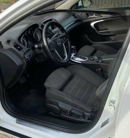 Белый Опель Инсигния, объемом двигателя 1.96 л и пробегом 274 тыс. км за 10200 $, фото 16 на Automoto.ua